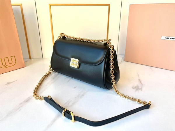 スーパーコピーブランドバッグ側面デザイン